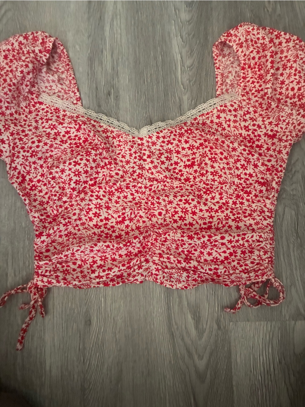Hollister Red and White Floral Puff-Sleeve Crop Top